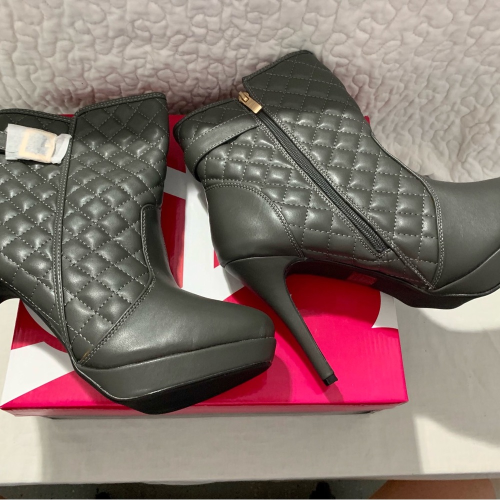 NIB Ashley Stewart Gray Quilted Heeled Boots
